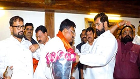 ठाणे : सुषमा अंधारेंच्या विभक्त पतीसह पदाधिकार्यांचा शिंदे गटात प्रवेश