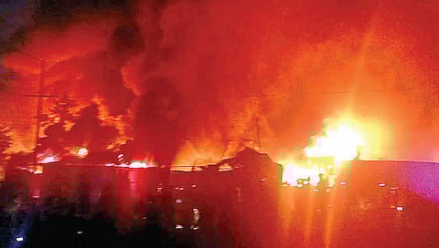 झोपडपट्टीला आग