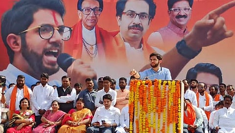 राज्यातील गद्दारांचे सरकार कोसळणार : आदित्य ठाकरे