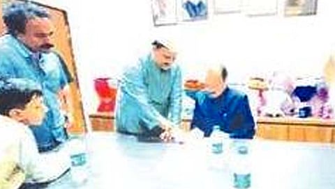 पालघर : जेव्हा श्रीकृष्ण सुदामाच्या भेटीसाठी येतात.. आ. भुसारा यांची भावनिक पोस्ट व्हायरल