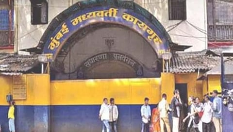 यांनी घेतला आहे आर्थर रोड जेलचा ‘पाहुणचार’