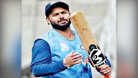 इंग्लंडविरुद्ध पंतला संधी शक्य; प्रशिक्षक द्रविड यांचे संकेत