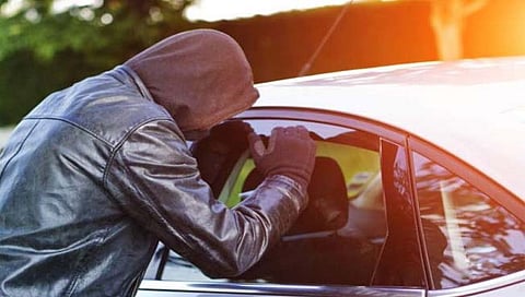 सांगली : कारची काच फोडून चार लाखांची रोकड लांबविली