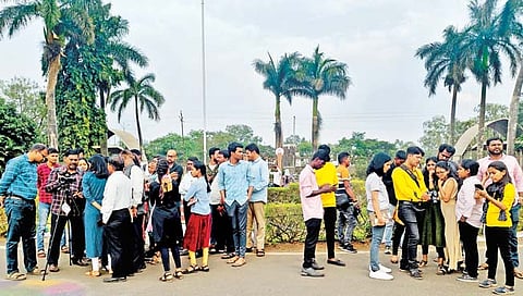 कोल्हापूर : कॅमेरा हँडलिंग वर्कशॉपला विद्यापीठात उत्स्फूर्त प्रतिसाद