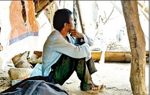 सातारा : जन्मदात्या बापानेच तरुणाला साखळीने डांबले; गोंदवले खुर्द येथील प्रकार