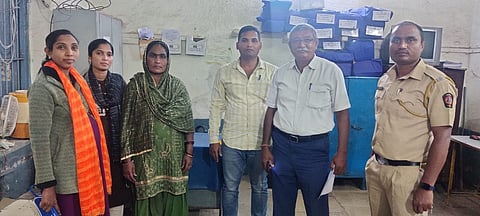 जळगाव : मनमाड येथून ताब्यात घेण्यात आलेली संशयित आरोपी महिला. समवेत गुन्हे शोध पथक.