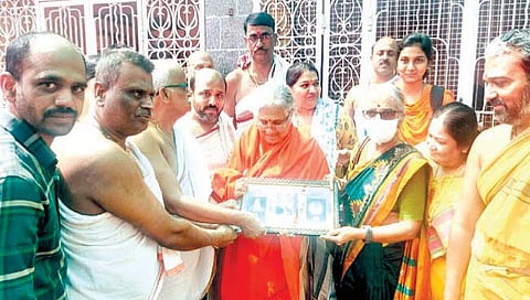 कोल्हापूर : डॉ. सुधा मूर्ती यांनी घेतले नृसिंहवाडीत दत्त दर्शन