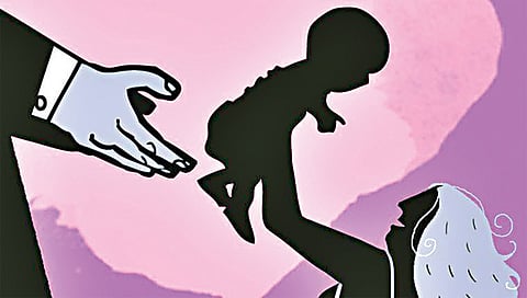 धुळ्यातील तीन बालकांचे जिल्हाधिकाऱ्यांनी केले दत्तक विधान; बालकाला मिळाले इटलीचे आई-बाबा