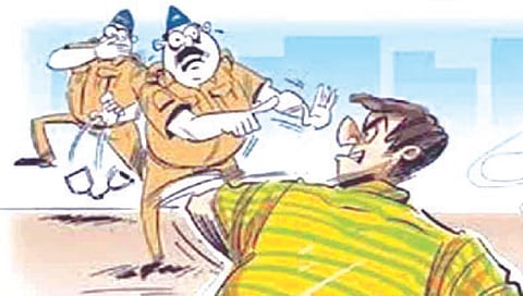 पोलिसावर हल्ला,www.pudhari.news