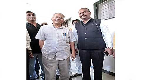 सिडको : प्रकाश आंबेडकर यांच्यासमवेत अविनाश शिंदे. (छाया: राजेंद्र शेळके)