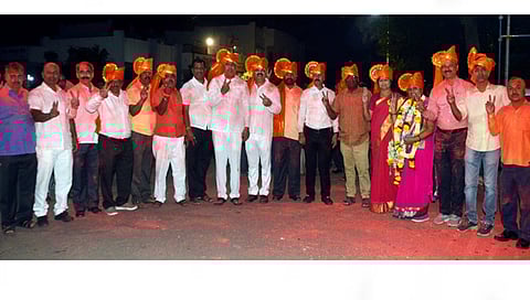 नाशिकरोड : इंडिया सिक्युरिटी प्रेस कामगार सहकारी क्रेडिट सोसायटीच्या पंचवार्षिक निवडणुकीत विजयी कामगार पॅनलचे उमेदवार. (छाया: उमेश देशमुख)