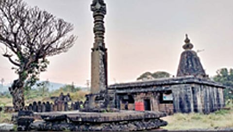 सातारा : महादेव मंदिराच्या पायामध्ये आणखी एक मंदिर; इतिहास संशोधकांचा दावा