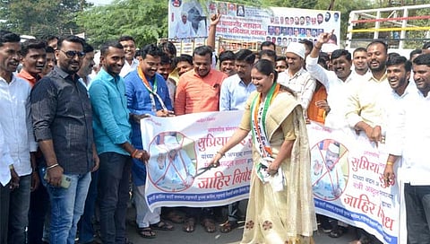 हिंगोली : वसमत येथे मंत्री अब्दुल सत्तार यांच्याविरोधात निदर्शने