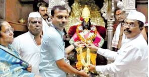 पंढरपूर : विठुरायाला 19 तोळे सोन्याचा चंदन हार अर्पण