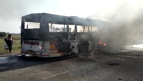 शिवशाही जळून खाक,www.pudhari.news