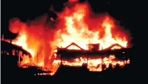 गोवा : कळंगुट किनार्यावर दोन शॅक्स खाक