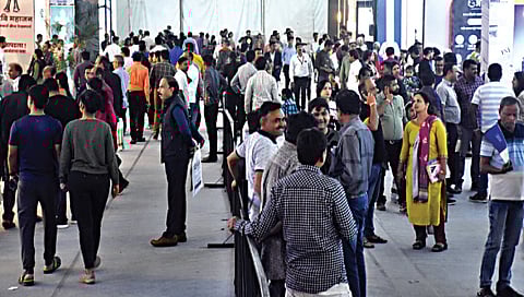 नाशिक : क्रेडाई मेट्रो आयोजित शेल्टर गृहप्रदर्शनात झालेली गर्दी.