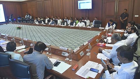 सीमा आंदोलनातील हुतात्म्यांच्या कुटुंबियांना स्वातंत्र्य सैनिकांप्रमाणेच दुप्पट निवृत्तीवेतन : मुख्यमंत्री