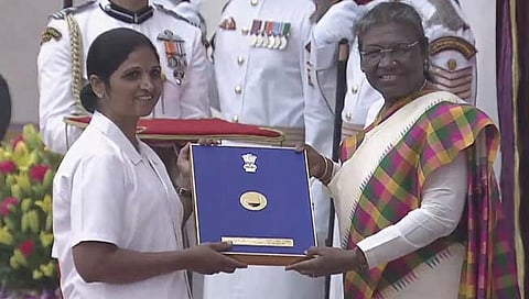 सोलापूर : आरोग्यसेविका मनिषा जाधव ‘राष्ट्रीय फ्लोरेन्स नाइटिंगेल’ पुरस्काराने सन्मानित