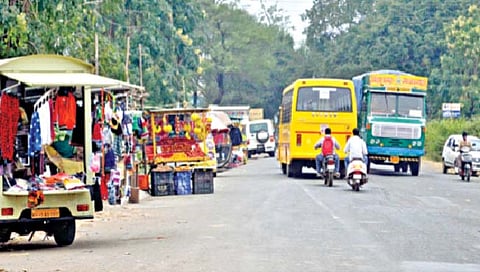 शिवाजी पूल-केर्ली रस्ता बनतोय मृत्यूचा सापळा