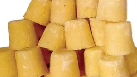 गूळ सौदे बंदने शेतकर्यांना अडीच कोटींचा फटका