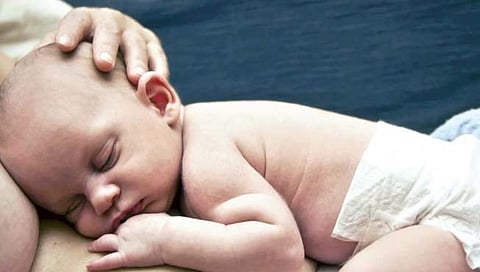 २१ दिवसांच्या बाळाच्या पोटात सापडले ८ भ्रूण