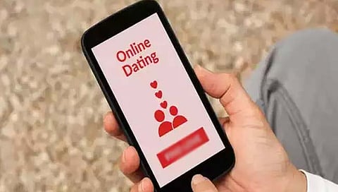 आजोबांचा प्रताप! डेटिंगसाठी मोजले चक्क सतरा लाख रूपये; पण ती आलीच नाही!