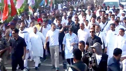 गुजरात विधानसभा निवडणूक वार्तापत्र : राहुल गांधी यांच्या प्रचारातील प्रवेशाने काँग्रेसमध्ये नवचैतन्य