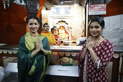 ‘आशीर्वाद तुझा एकवीरा आई’ मालिकेतील कलाकारांनी घेतले एकवीरा आईचे दर्शन