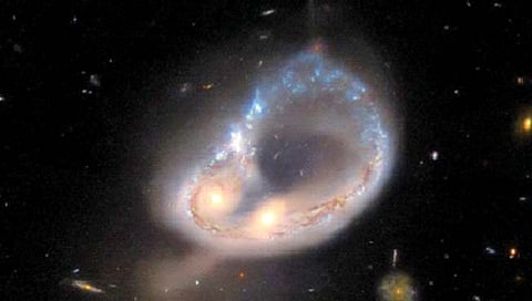 ‘हबल’ने टिपला दोन आकाशगंगांचा ‘संगम’