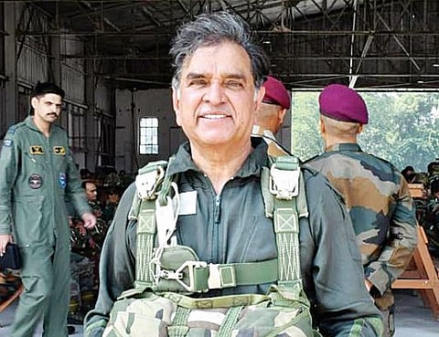 बावधन : सत्तराव्या वर्षी 1600 फूट उंचीवरून पॅराजम्पिंग