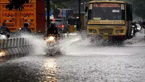 चेन्नईत पावसाचे थैमान, दोघांचा मृत्यू; काही जिल्ह्यांतील शाळा, कॉलेज बंद