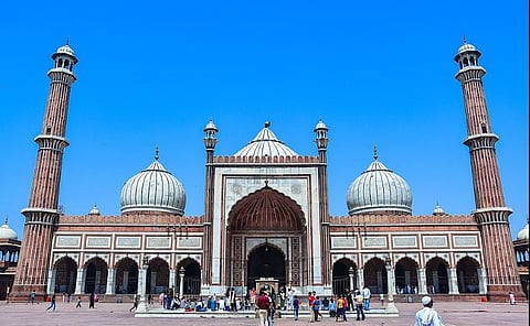 Jama Masjid महिलांना जामा मशिदीत प्रवेश बंद : ‘भारत आहे की इराण?’ – महिला आयोग संतप्त