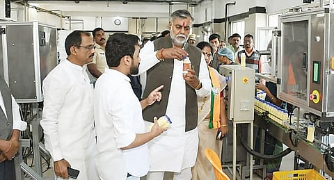 मंचर : शेतकर्यांना चांगला दूध दर देण्यासाठी प्रयत्न करावा : केंद्रीय राज्यमंत्री प्रल्हादसिंह पटेल