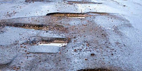 वाडा पुनर्वसन येथील रस्त्याची दुरवस्था