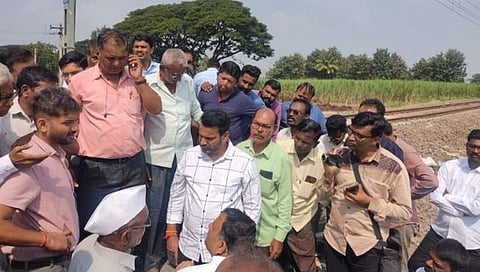 हातकणंगले : भुयारी मार्गात विलंब होत असल्याने रेल्वे अधिकाऱ्यांना धैर्यशील माने यांचा इशारा