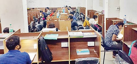 स्पर्धा परीक्षेच्या विद्यार्थ्यांसाठी गावांमध्ये अभ्यासिका सुरू करणार