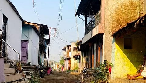 परभणी : चारठाणा येथील जीर्ण विद्युत ताराकडे महावितरणचे दुर्लक्ष