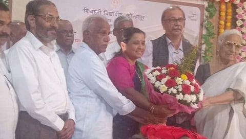 बेळगाव : मध्यवर्ती समितीकडून प्रा. भारती पाटील यांचा सत्कार