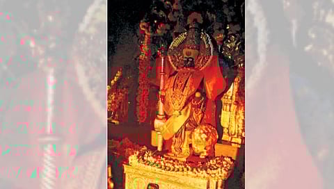 कोल्हापूर : सूर्यकिरणे देवीच्या चेहऱ्यापर्यंत; अंबाबाई मंदिरात तिसऱ्या दिवशी संपूर्ण किरणोत्सव (पाहा व्हिडिओ)