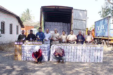 तळेगाव स्टेशन : मद्याची बेकायदेशीर वाहतूक करणा-यांवर कारवाई
