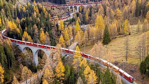 World Longest Passenger Train : स्वित्झर्लंडमध्ये जगातील सर्वात मोठ्या पॅसेंजर रेल्वेची सेवा सुरु ; १०० डबे, ४५५० आसन व्यवस्था