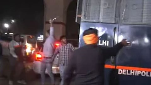 Attack on aftab : आफताबला घेवून जाणाऱ्या जेल व्हॅनवर तलवार हल्ला करणारे आहेत तरी कोण? जाणून घ्या