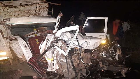 Accident : केज-बीड रोडवर एस.टी-पिकअपचा भीषण अपघात; दोघे गंभीर जखमी