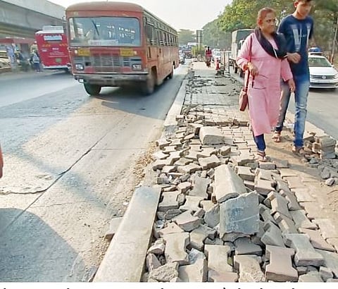 हडपसर : बसथांबे काढल्याने प्रवाशांची गैरसोय