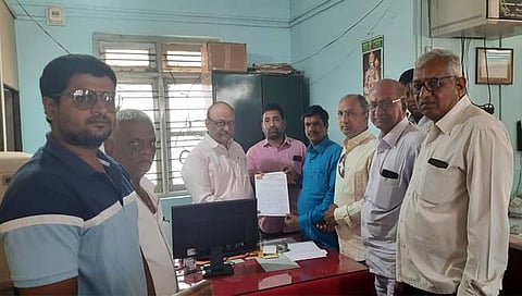 केडीसीसी बँकेने शेतकऱ्यांची सक्तीने ठेव पावती केल्यास तीव्र आंदोलन : भाजपचा इशारा