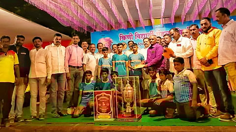 सर्वेश्वर क्रीडा मंडळाने पटकावले हिम्मतबहाद्दर चषक कबड्डी स्पर्धेत विजेतेपद