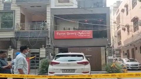 Brutal Murders In Delhi : तिहेरी हत्याकांडाने दिल्ली हादरली; दाम्पत्यासह मोलकरणीची हत्या