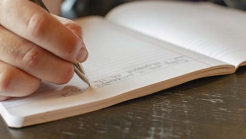 Diary Writing Benefits: दररोज डायरी लिहा, तणावमुक्त रहा..! ‘हे’ आहेत डायरी लिहिण्याचे आश्चर्यकारक फायदे