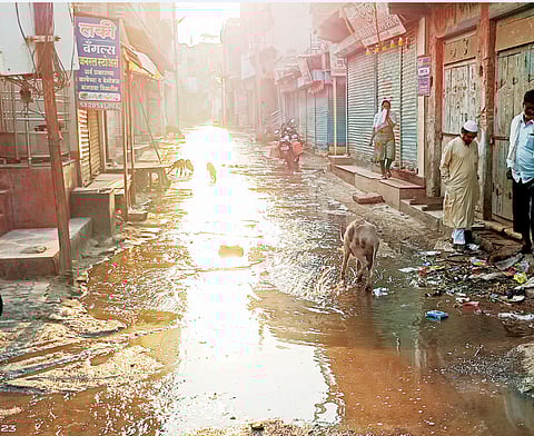 पाथर्डी : रस्त्यांवर वाहते गटारीचे पाणी ; परिसरात दुर्गंधी